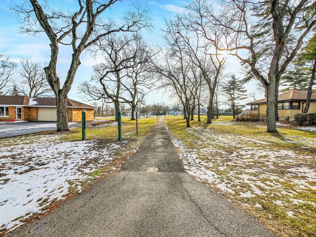 21W051 Woodview Drive, Itasca, IL 60143