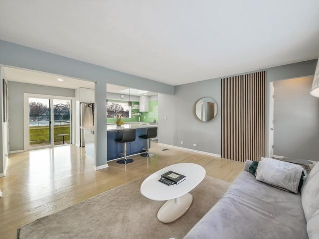 21W051 Woodview Drive, Itasca, IL 60143