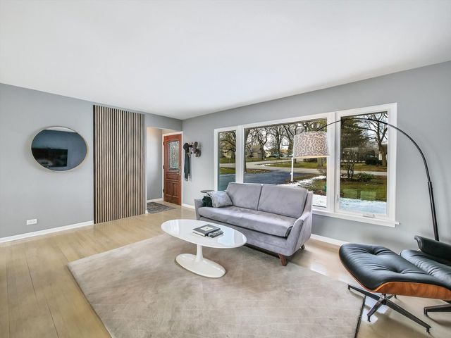 21W051 Woodview Drive, Itasca, IL 60143