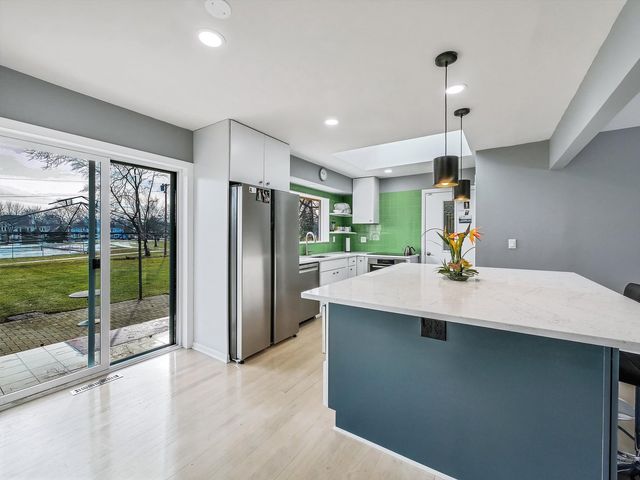 21W051 Woodview Drive, Itasca, IL 60143