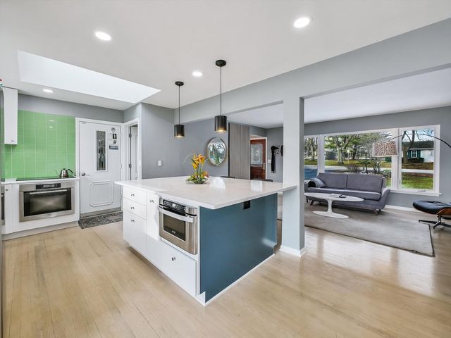 21W051 Woodview Drive, Itasca, IL 60143