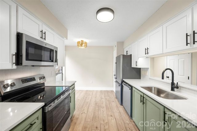 7204 Winery Lane, Charlotte, NC 28227