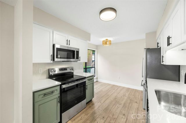 7204 Winery Lane, Charlotte, NC 28227