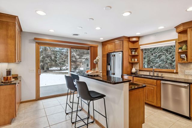 2141 Scott Avenue N, Golden Valley, MN 55422