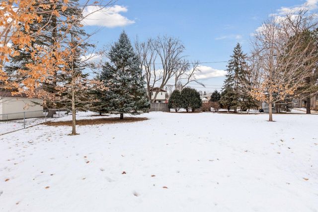 2141 Scott Avenue N, Golden Valley, MN 55422