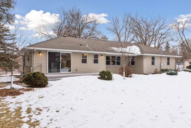 2141 Scott Avenue N, Golden Valley, MN 55422