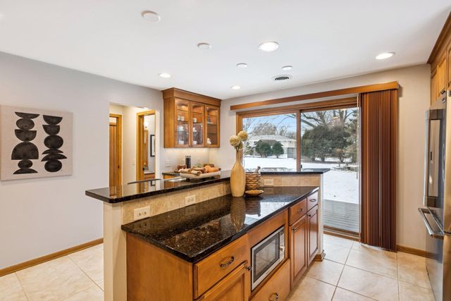 2141 Scott Avenue N, Golden Valley, MN 55422