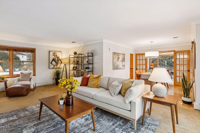 2141 Scott Avenue N, Golden Valley, MN 55422