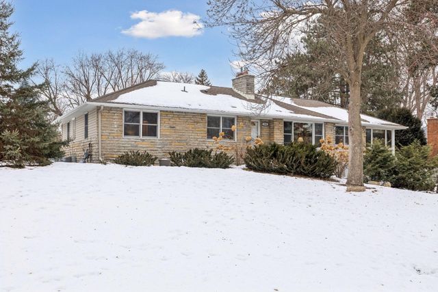 2141 Scott Avenue N, Golden Valley, MN 55422