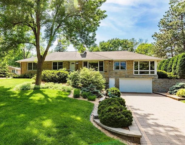 2141 Scott Avenue N, Golden Valley, MN 55422