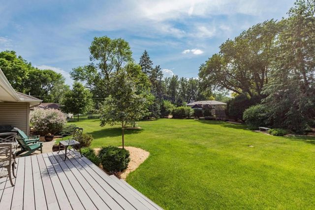 2141 Scott Avenue N, Golden Valley, MN 55422