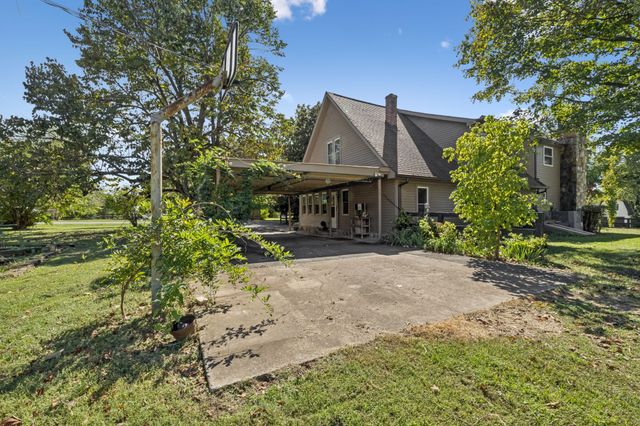 701 Hafner Rd, Charlotte, TN 37036