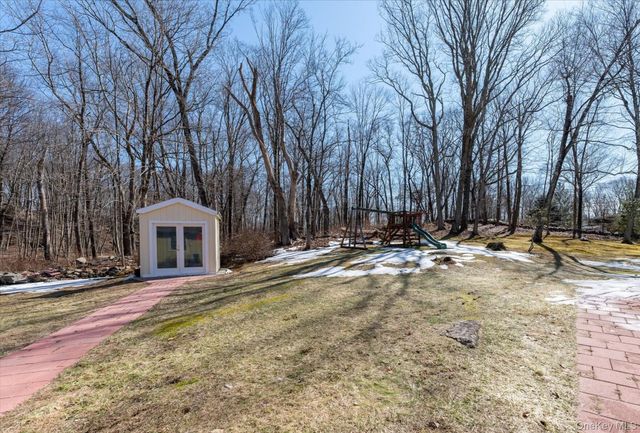 17 Highview Road, Pound Ridge, NY 10576