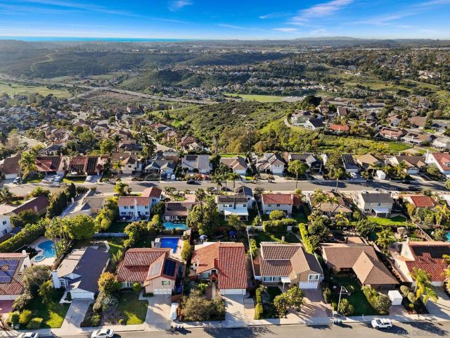 6433 La Paloma St, Carlsbad, CA 92009