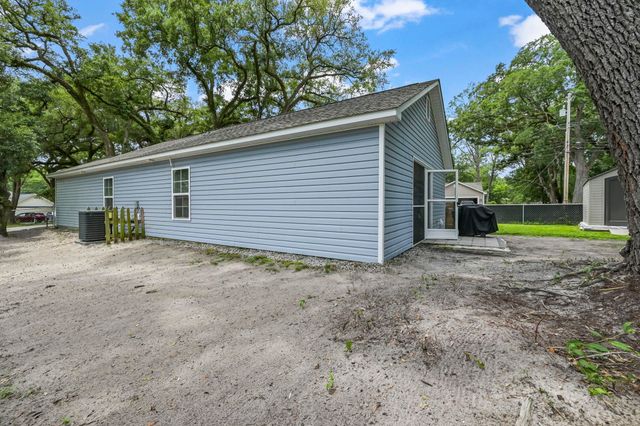 1842 Spivey Ave., Conway, SC 29527