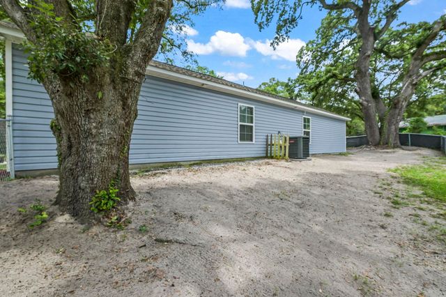 1842 Spivey Ave., Conway, SC 29527