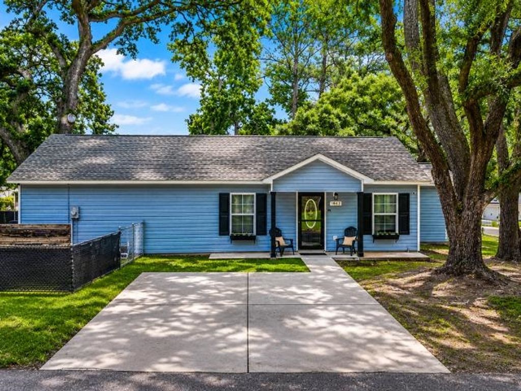 1842 Spivey Ave., Conway, SC 29527