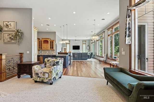 974 W Riverview Dr, Idaho Falls, ID 83401