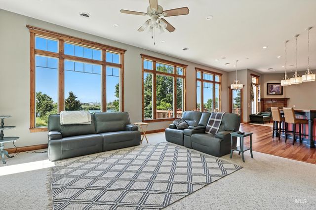 974 W Riverview Dr, Idaho Falls, ID 83401