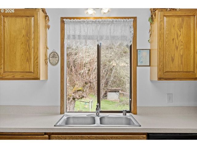 2277 COUGAR CREEK Rd, Oakland, OR 97462