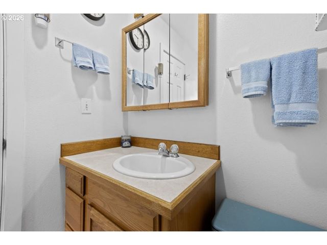 2277 COUGAR CREEK Rd, Oakland, OR 97462