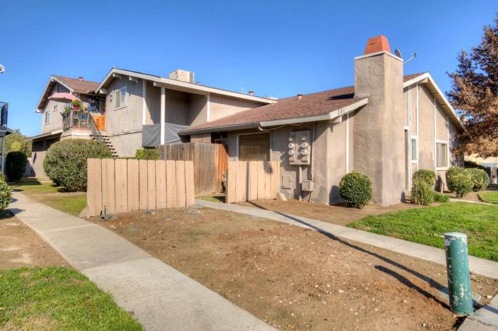 581 W Ashlan Avenue, Clovis, CA 93612