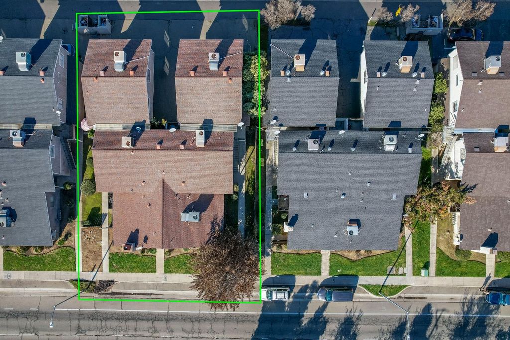 Image 11 of property listing at 581 W Ashlan Avenue, Clovis, CA 93612