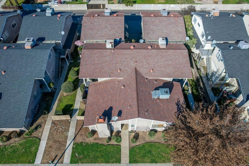 Image 2 of property listing at 581 W Ashlan Avenue, Clovis, CA 93612