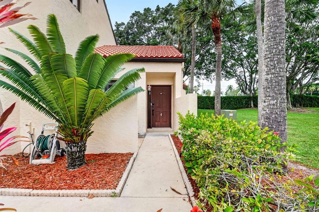 14 Via De Casas Sur 104, Boynton Beach, FL 33426
