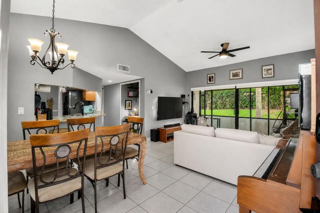 14 Via De Casas Sur 104, Boynton Beach, FL 33426