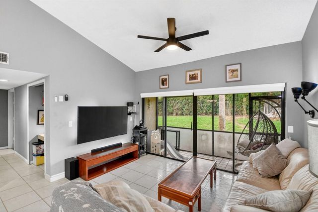 14 Via De Casas Sur 104, Boynton Beach, FL 33426