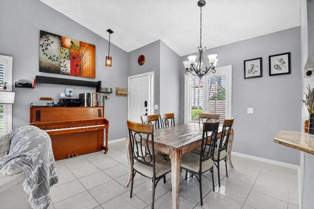 14 Via De Casas Sur 104, Boynton Beach, FL 33426
