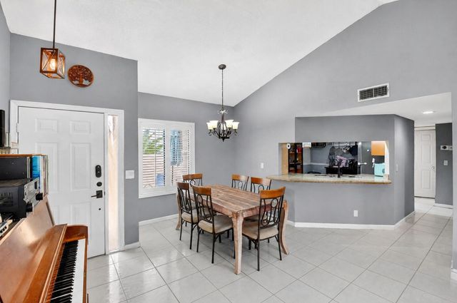 14 Via De Casas Sur 104, Boynton Beach, FL 33426