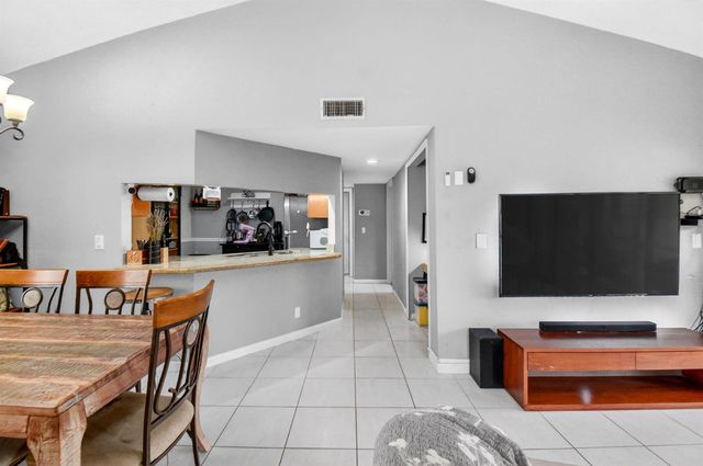 14 Via De Casas Sur 104, Boynton Beach, FL 33426