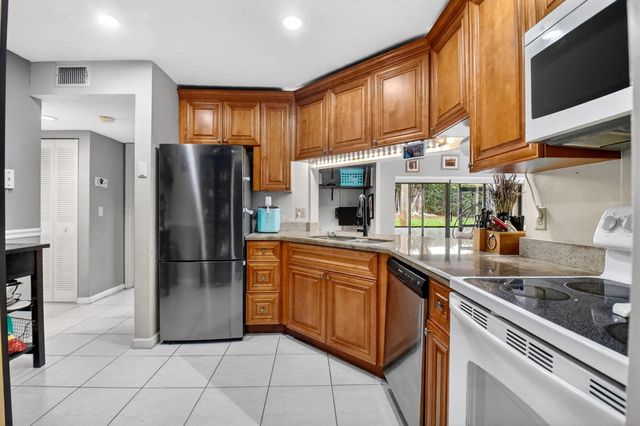 14 Via De Casas Sur 104, Boynton Beach, FL 33426