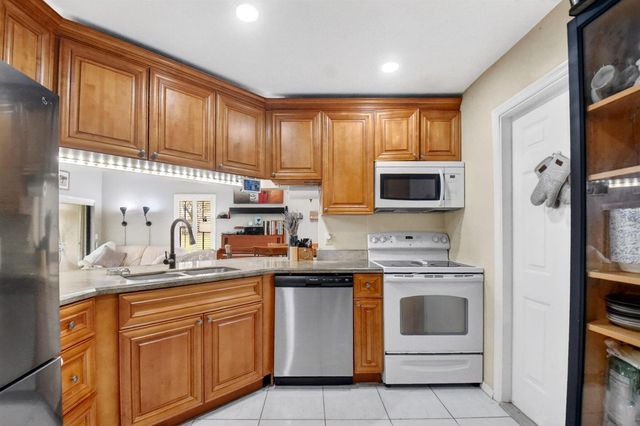 14 Via De Casas Sur 104, Boynton Beach, FL 33426
