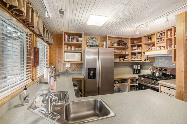 11422 Lakeshore Drive, Lakeview, MI 48850