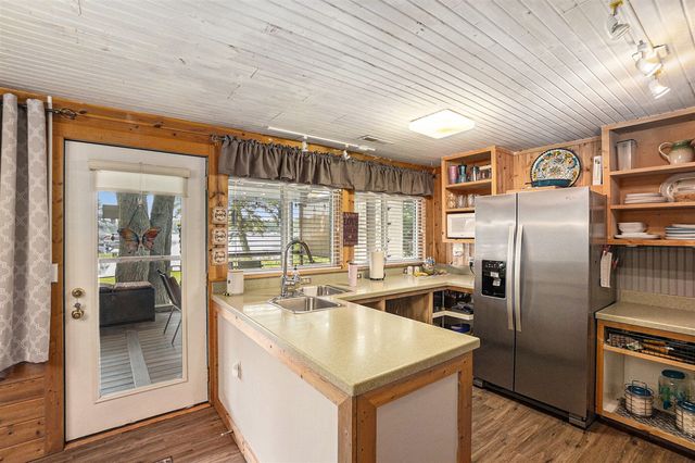 11422 Lakeshore Drive, Lakeview, MI 48850