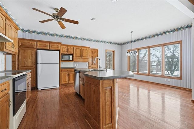 1704 Summit Hill Circle, Lee's Summit, MO 64081