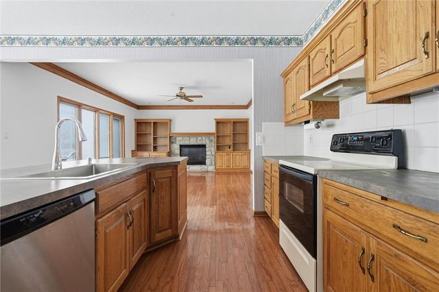 1704 Summit Hill Circle, Lee's Summit, MO 64081