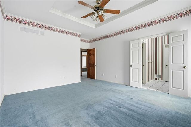 1704 Summit Hill Circle, Lee's Summit, MO 64081