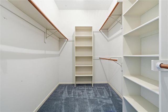 1704 Summit Hill Circle, Lee's Summit, MO 64081