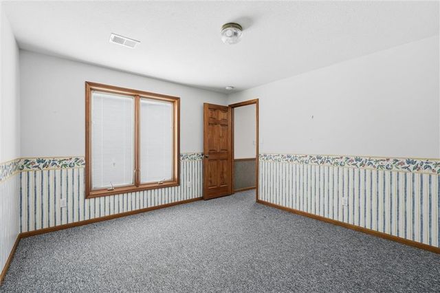 1704 Summit Hill Circle, Lee's Summit, MO 64081