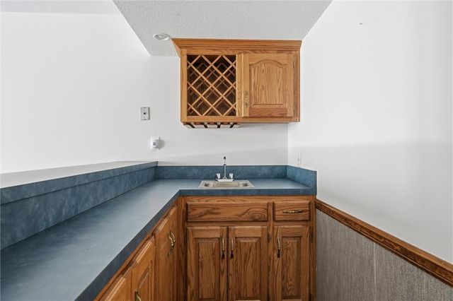 1704 Summit Hill Circle, Lee's Summit, MO 64081