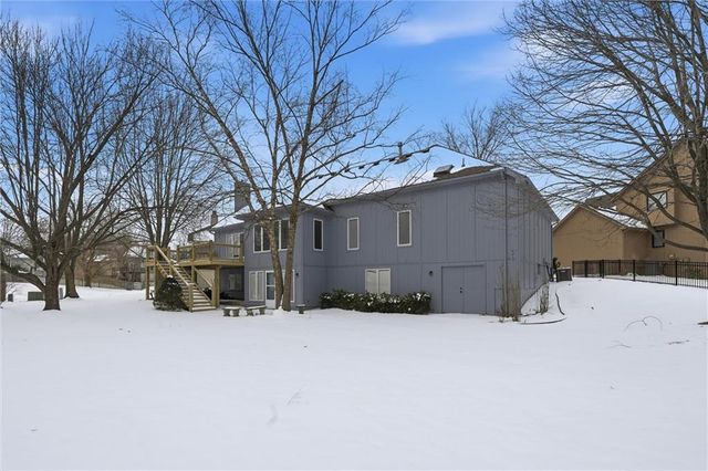 1704 Summit Hill Circle, Lee's Summit, MO 64081