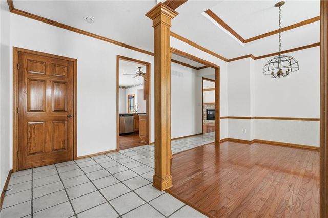 1704 Summit Hill Circle, Lee's Summit, MO 64081