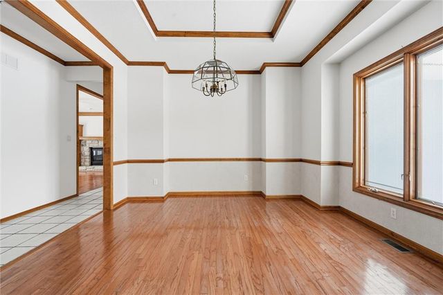 1704 Summit Hill Circle, Lee's Summit, MO 64081