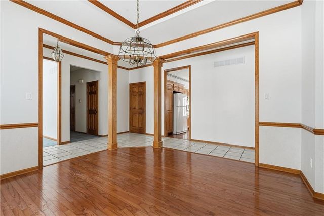 1704 Summit Hill Circle, Lee's Summit, MO 64081