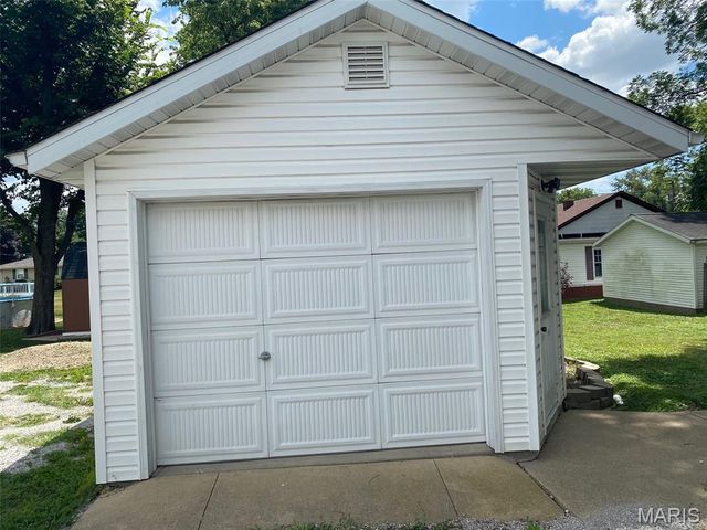 464 S Mill Street, Nashville, IL 62263