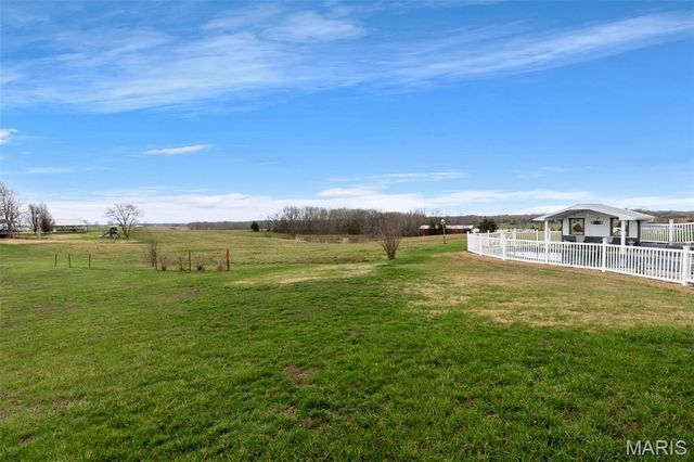7633 Highway F, Perryville, MO 63775